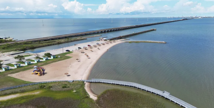 AUCTION: MUST GO! Only $199/month! FANTASTIC INVESTMENT OPPORTUNITY! LOVELY TEXAS LOT JUST MOMENTS FROM THE BEACH.